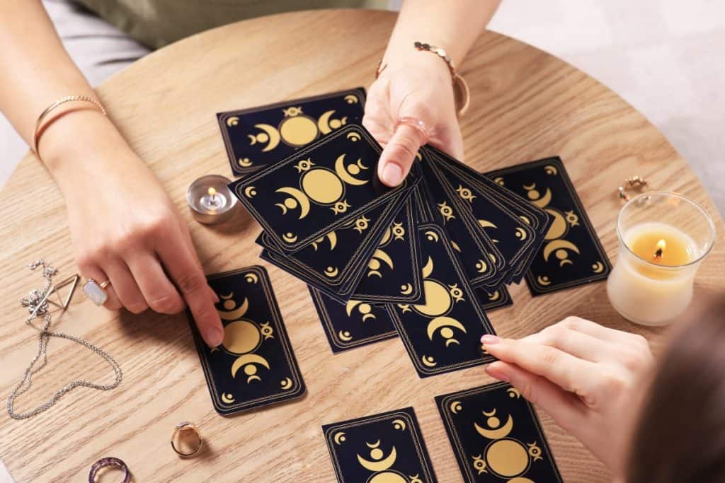 Tarot oprema iz prošlih desetljeća – retro preporuke
